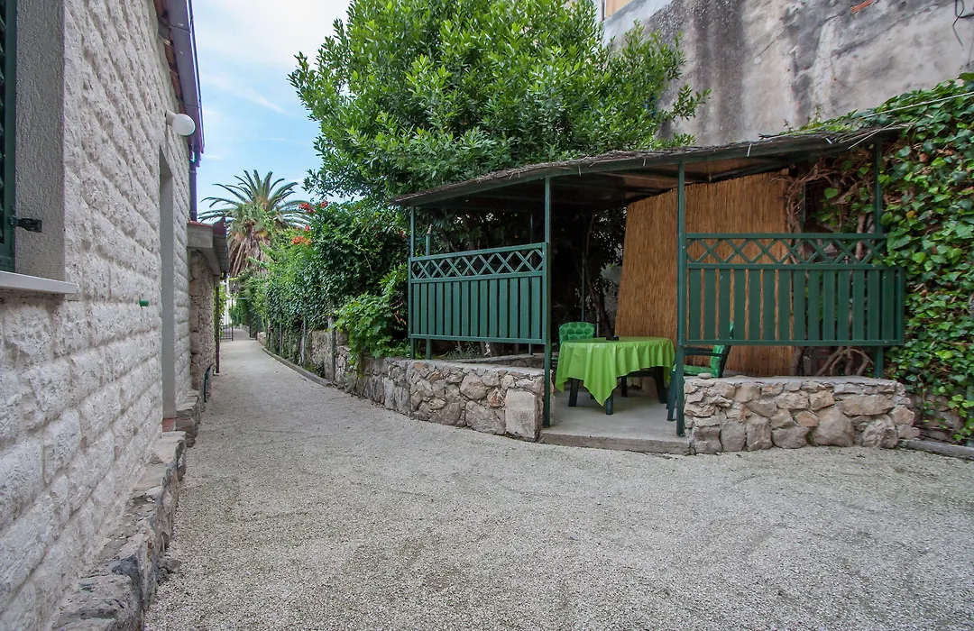 Garden Apartment Hotel-1