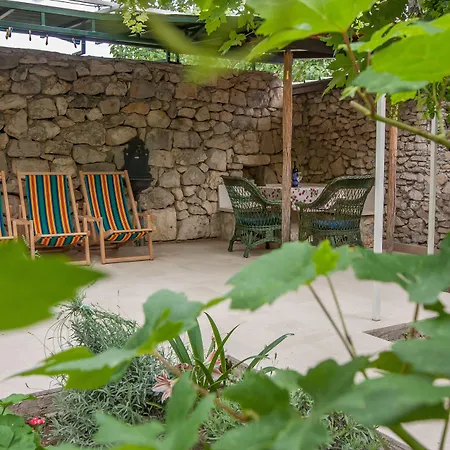 Garden Apartment Hotel-2